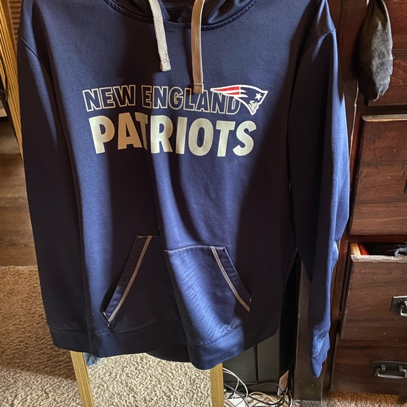 Teenage boys New England Patriots hoodie gently worn - Picture 2 of 7
